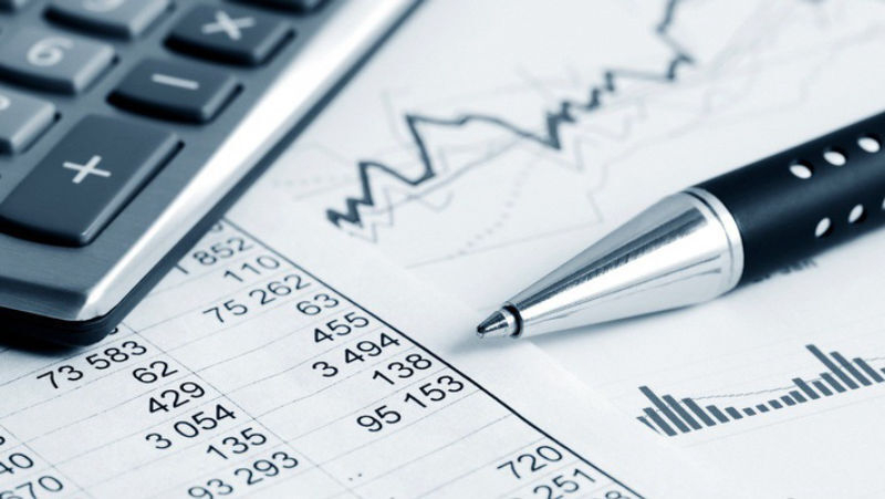 CFO theo dõi và đánh giá các hoạt động tài chính của doanh nghiệp.